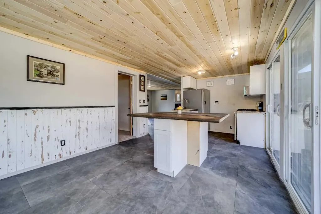 6726 17 Avenue Coleman AB T0K0M0