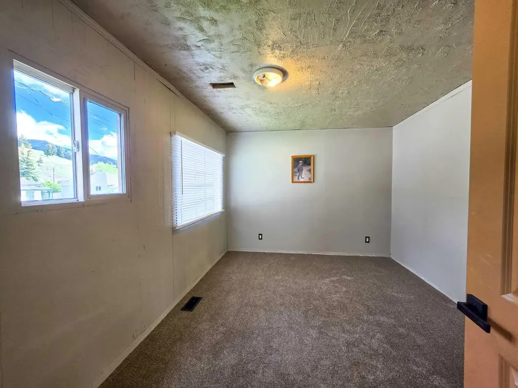 6726 17 Avenue Coleman AB T0K0M0