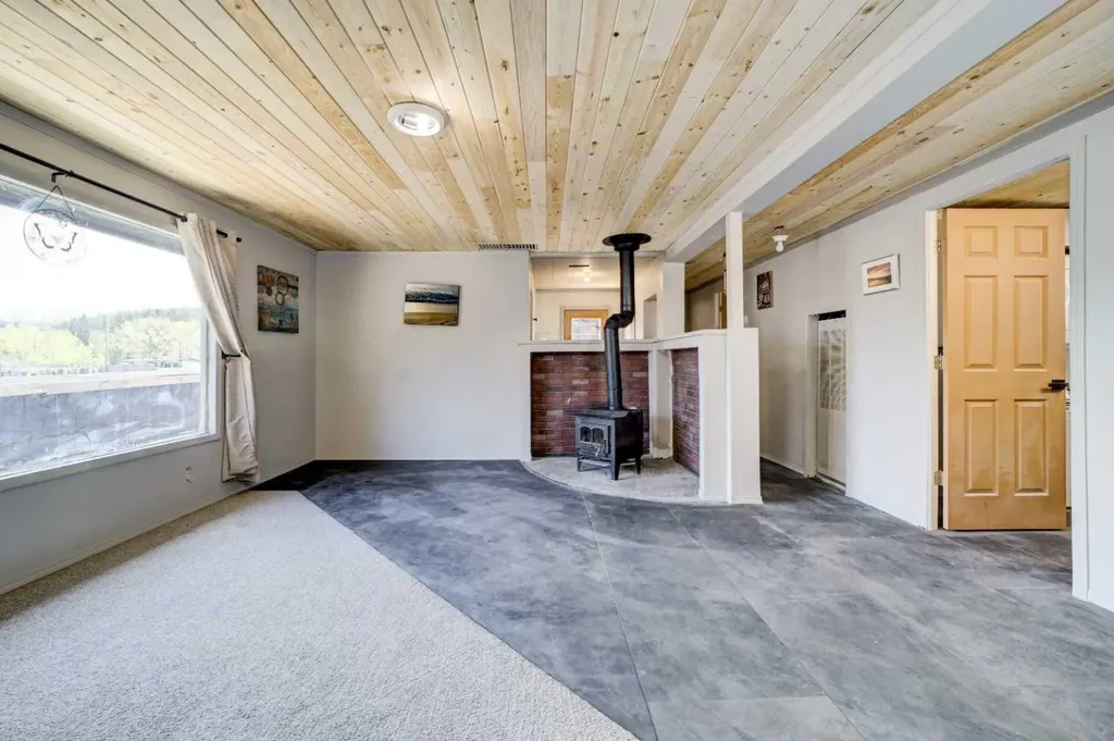 6726 17 Avenue Coleman AB T0K0M0