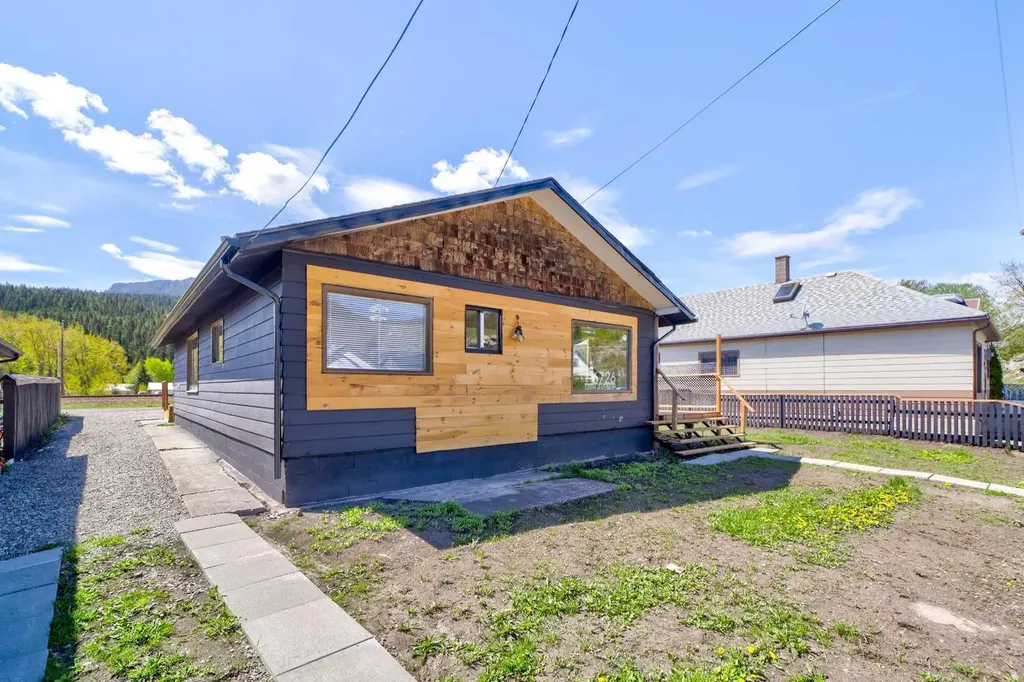 6726 17 Avenue Coleman AB T0K0M0