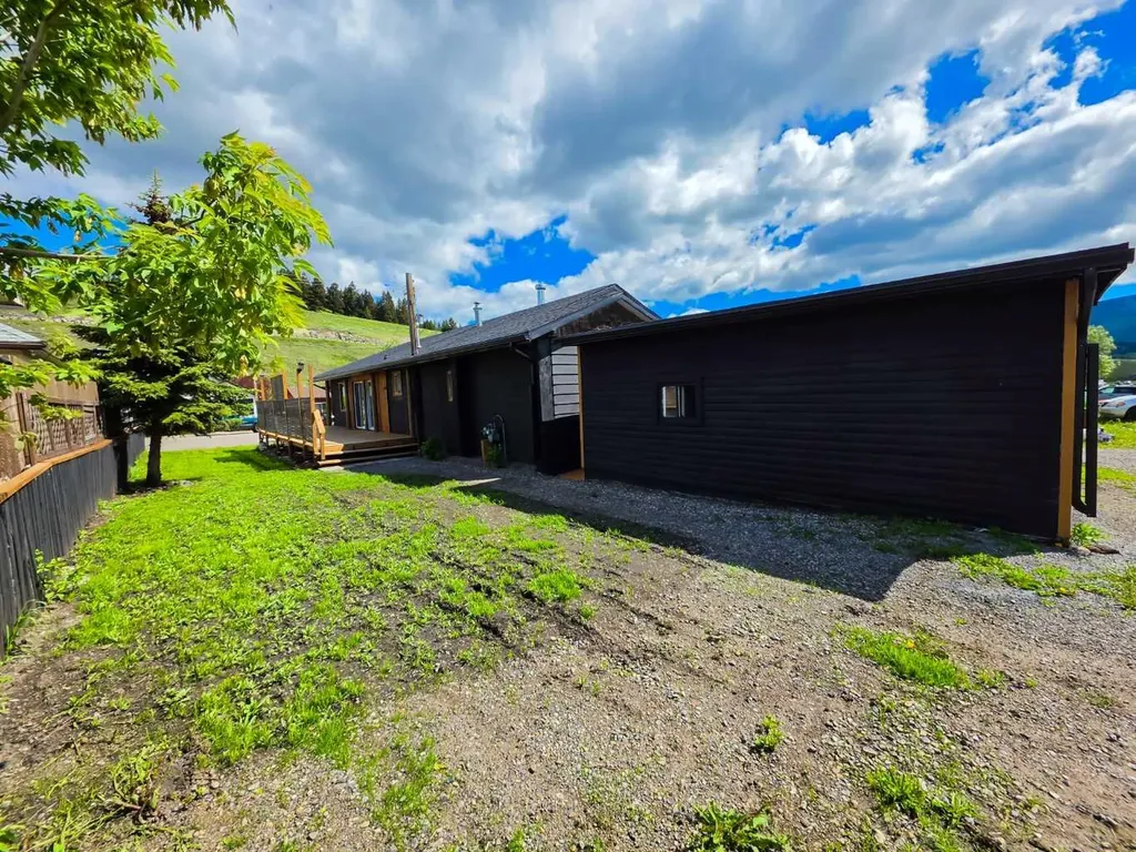 6726 17 Avenue Coleman AB T0K0M0