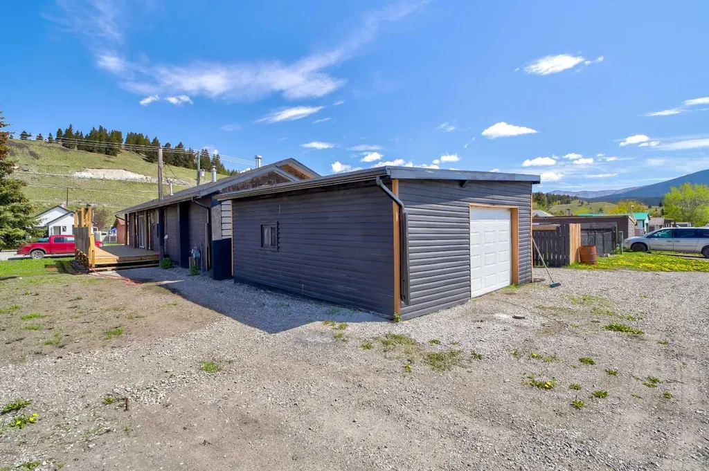 6726 17 Avenue Coleman AB T0K0M0