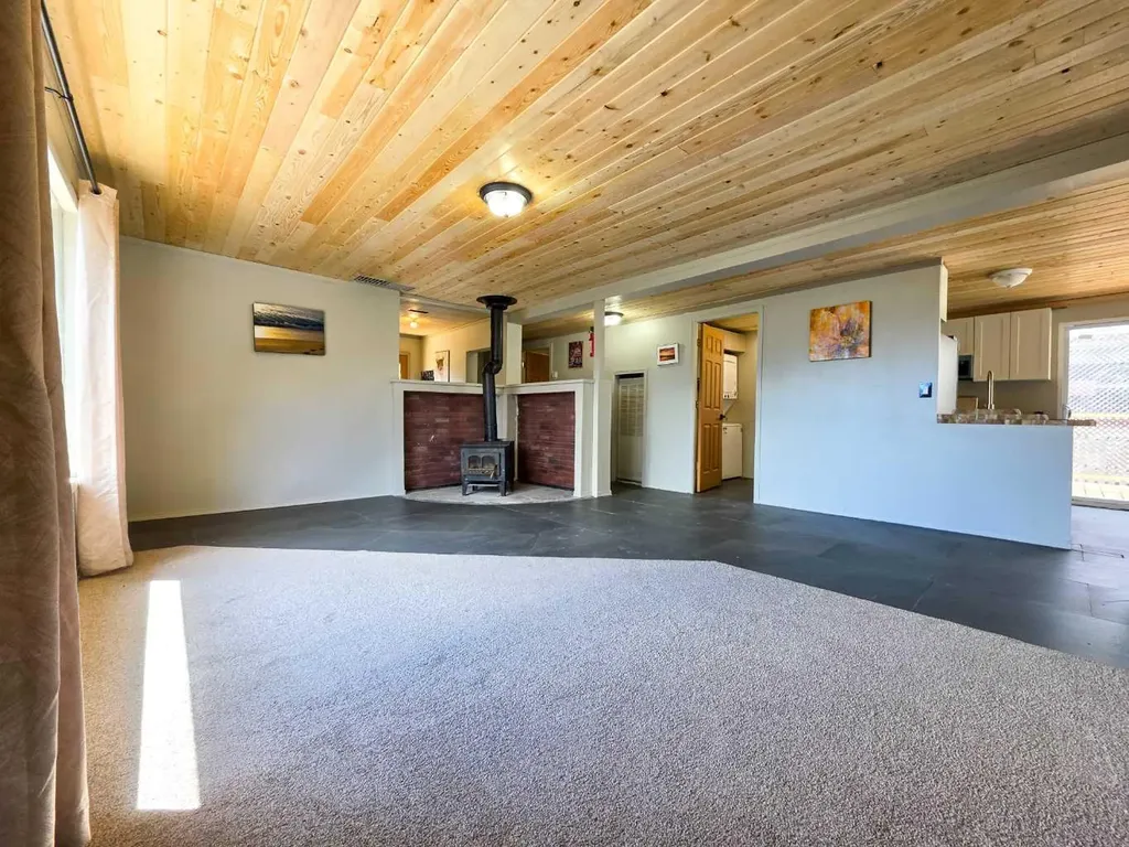 6726 17 Avenue Coleman AB T0K0M0