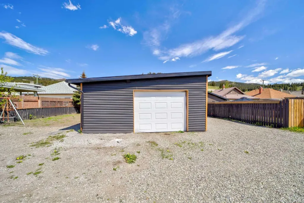 6726 17 Avenue Coleman AB T0K0M0