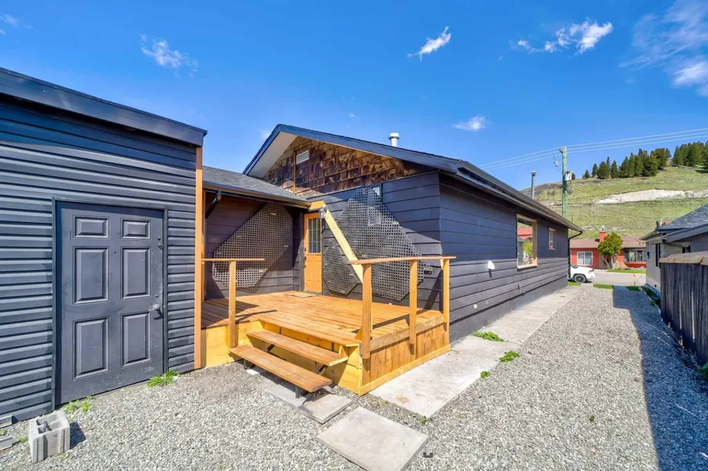 6726 17 Avenue Coleman AB T0K0M0