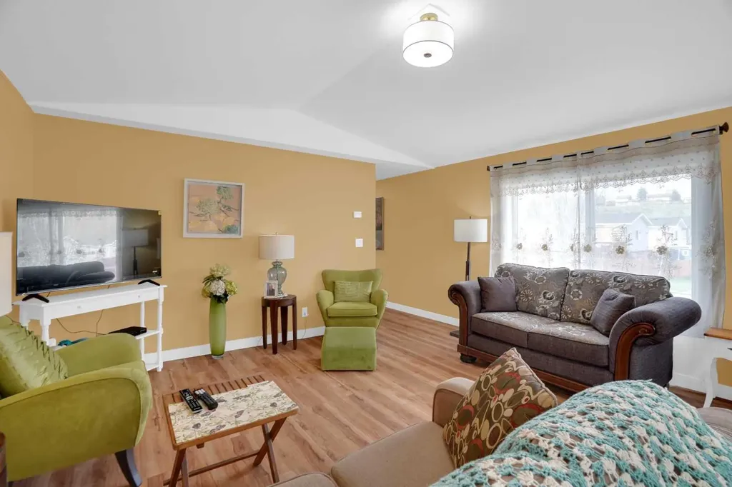 118 Heritage Drive Okotoks AB T1S1M4