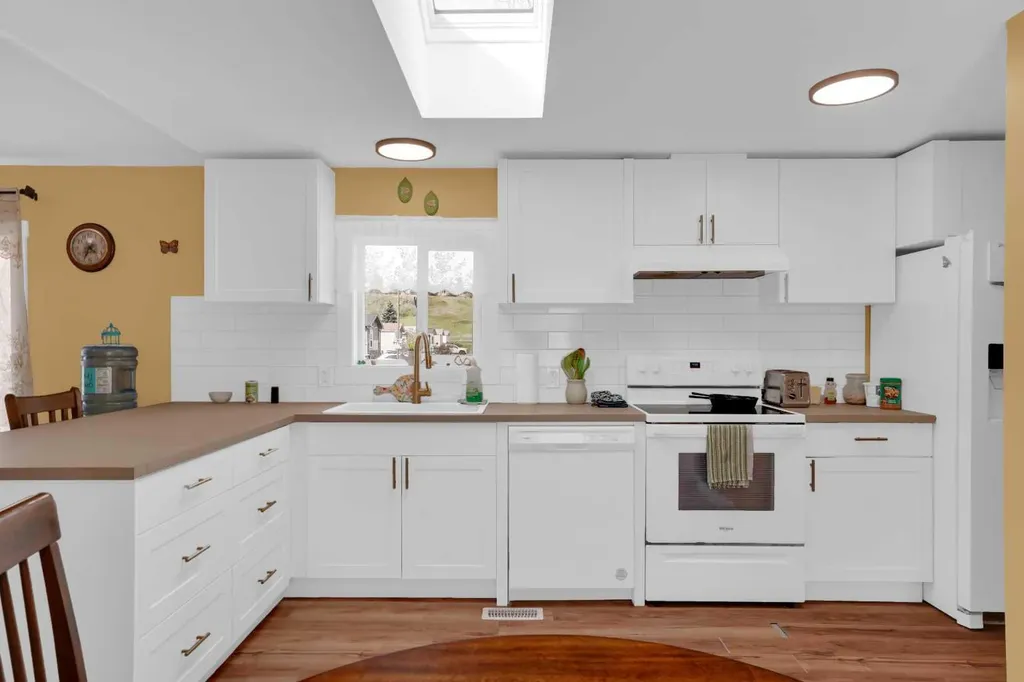 118 Heritage Drive Okotoks AB T1S1M4