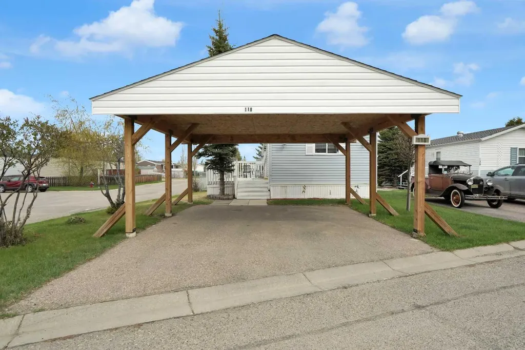118 Heritage Drive Okotoks AB T1S1M4