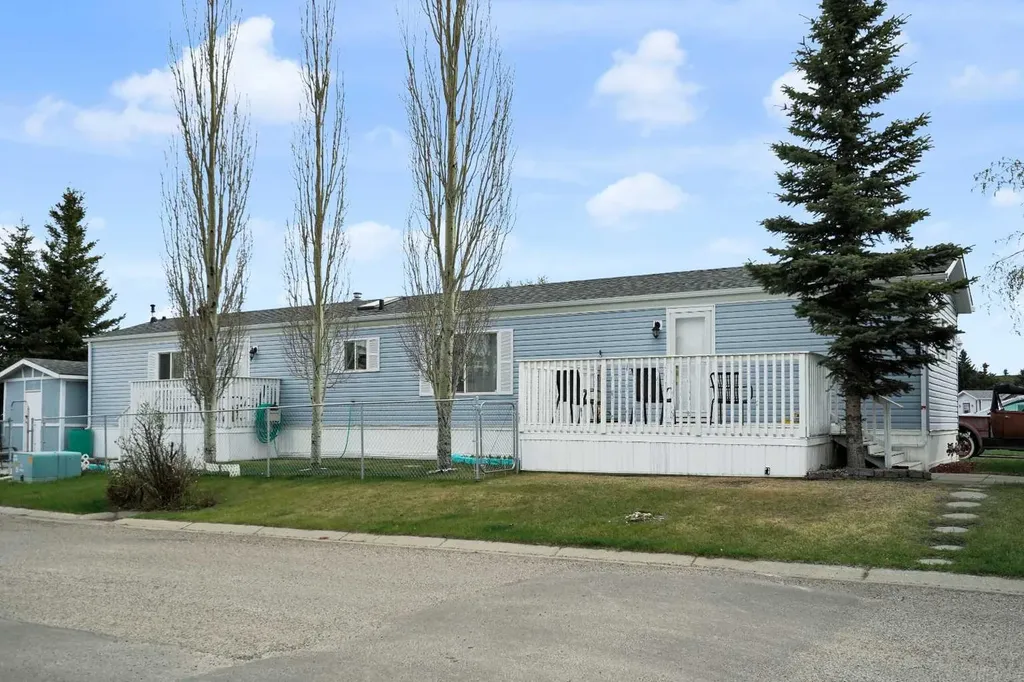 118 Heritage Drive Okotoks AB T1S1M4