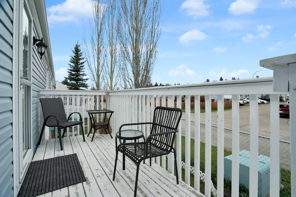 118 Heritage Drive Okotoks AB T1S1M4