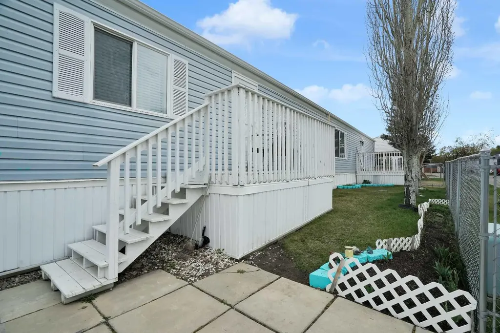 118 Heritage Drive Okotoks AB T1S1M4