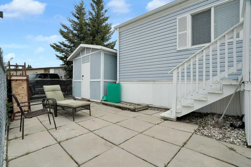 118 Heritage Drive Okotoks AB T1S1M4