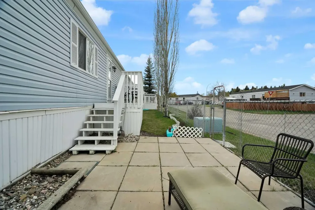 118 Heritage Drive Okotoks AB T1S1M4