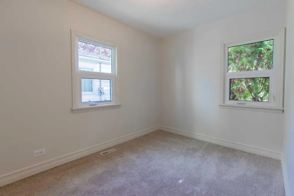 715 17 Street S Lethbridge AB T1J 3C7