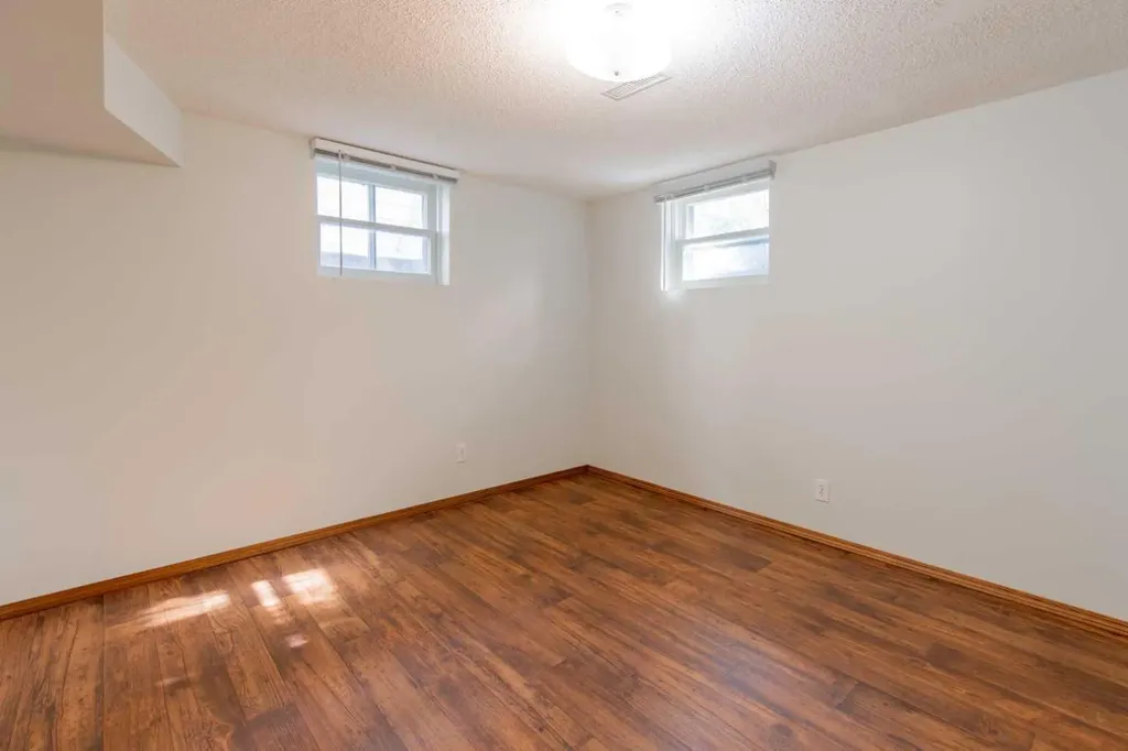 715 17 Street S Lethbridge AB T1J 3C7