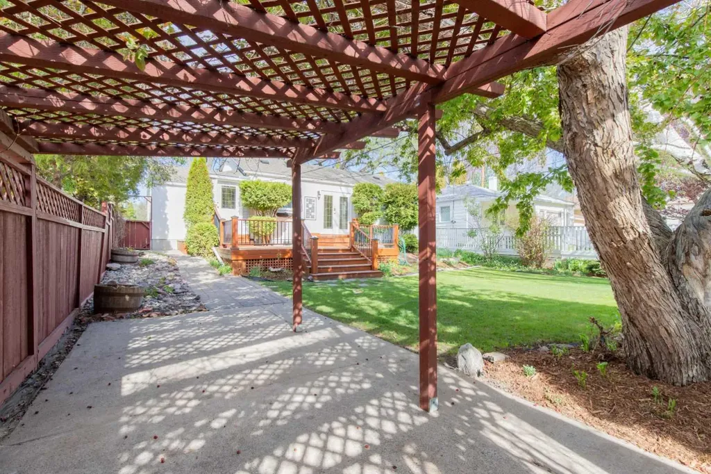 715 17 Street S Lethbridge AB T1J 3C7
