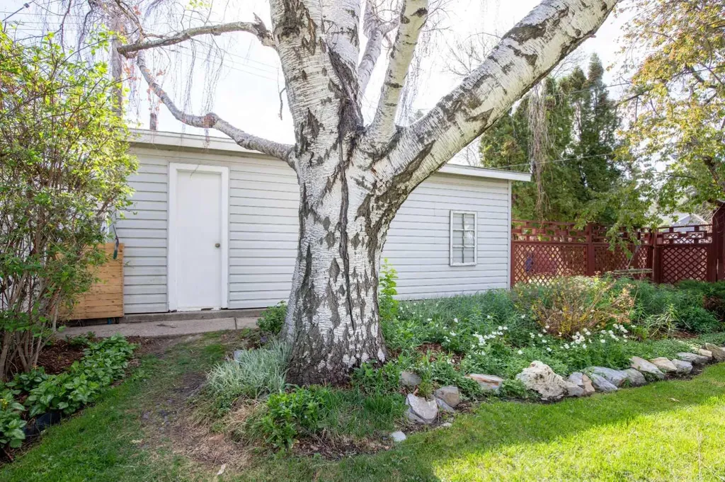 715 17 Street S Lethbridge AB T1J 3C7