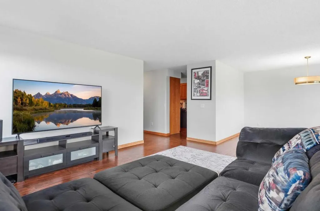 320 Meredith Road NE Calgary AB T2E 5A6