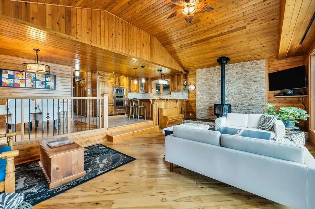 118 Crystal Springs Drive Village At Pigeon Lake AB T0C 2V0