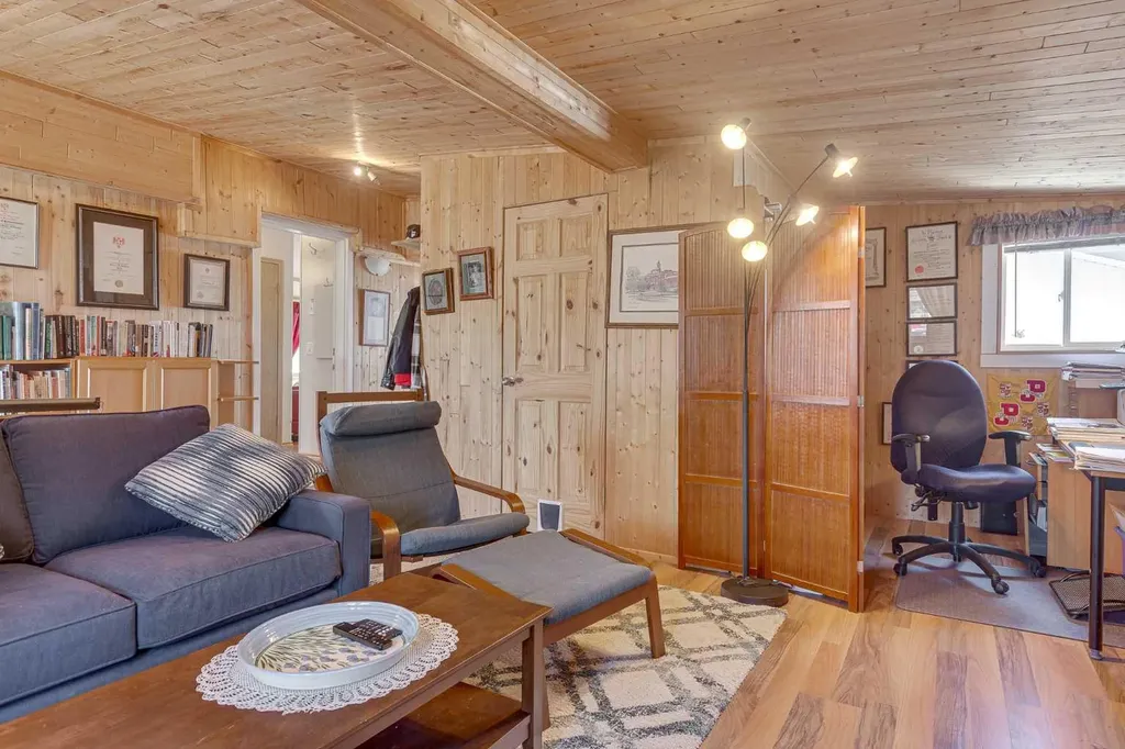 10042 Township Road 422 Rural Ponoka County AB T4J 1V9