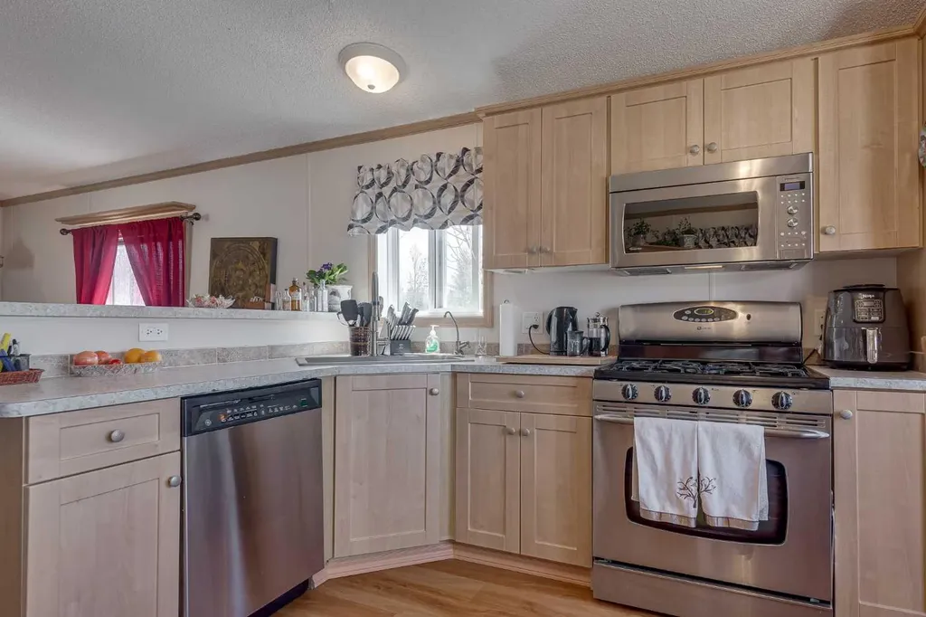 10042 Township Road 422 Rural Ponoka County AB T4J 1V9