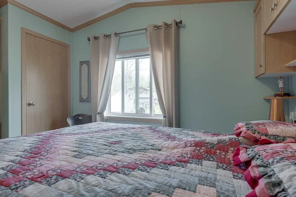 10046 Township Road 422 Rural Ponoka County AB T4J 1V9