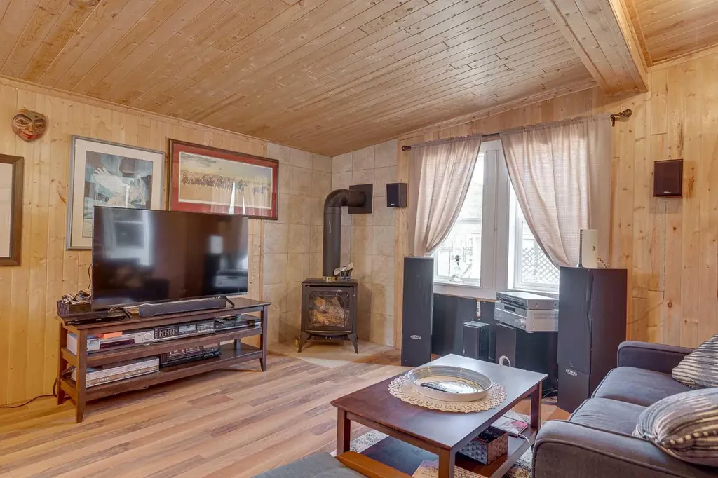 10042 Township Road 422 Rural Ponoka County AB T4J 1V9