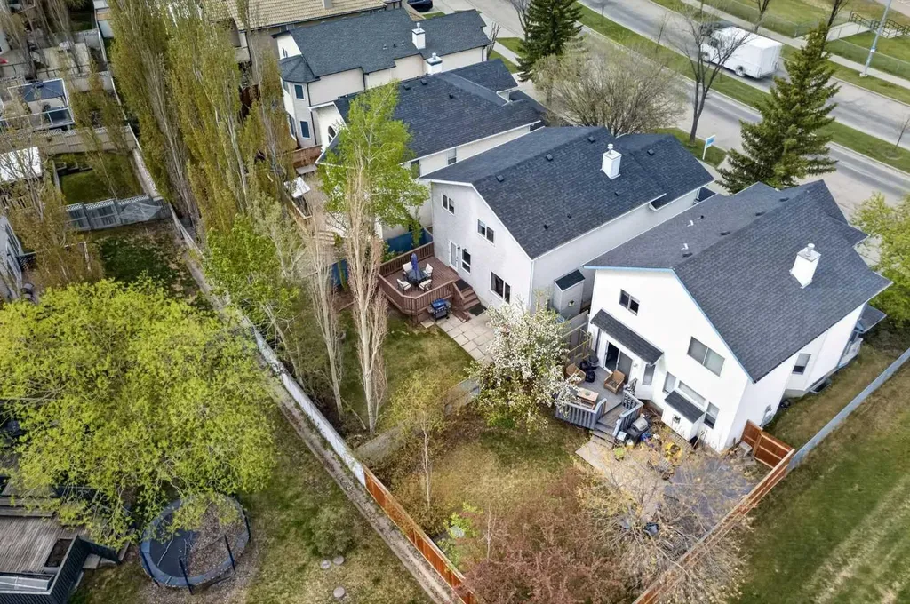 3271 Douglasdale Boulevard SE Calgary AB T2Z 3A8