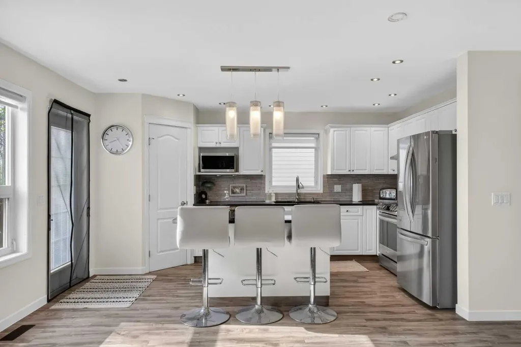 3271 Douglasdale Boulevard SE Calgary AB T2Z 3A8
