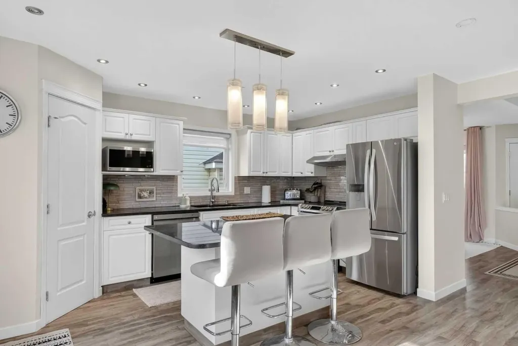 3271 Douglasdale Boulevard SE Calgary AB T2Z 3A8
