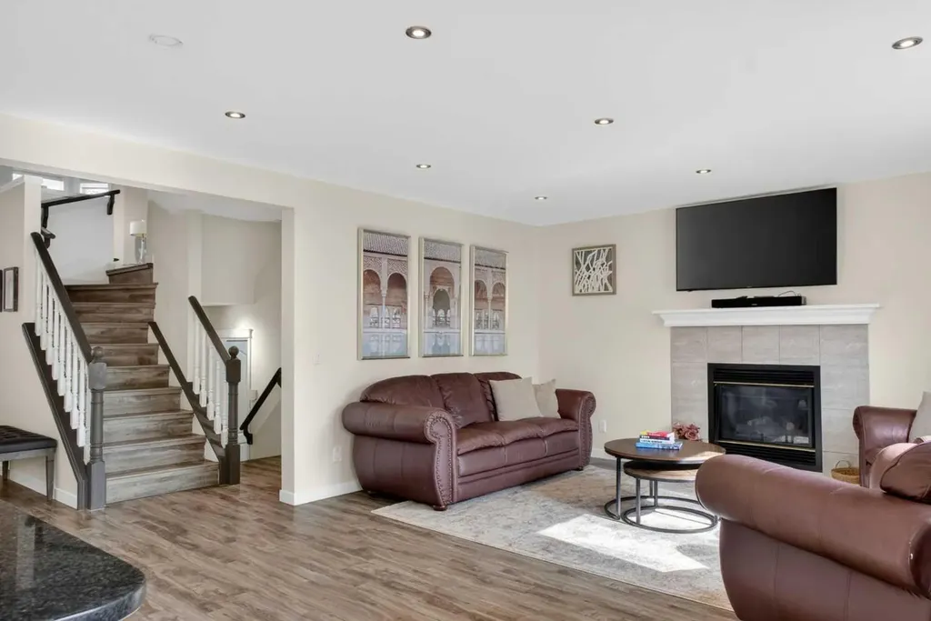 3271 Douglasdale Boulevard SE Calgary AB T2Z 3A8