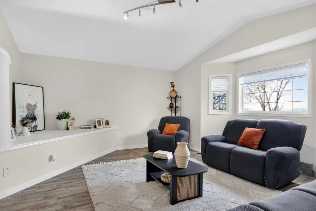 3271 Douglasdale Boulevard SE Calgary AB T2Z 3A8
