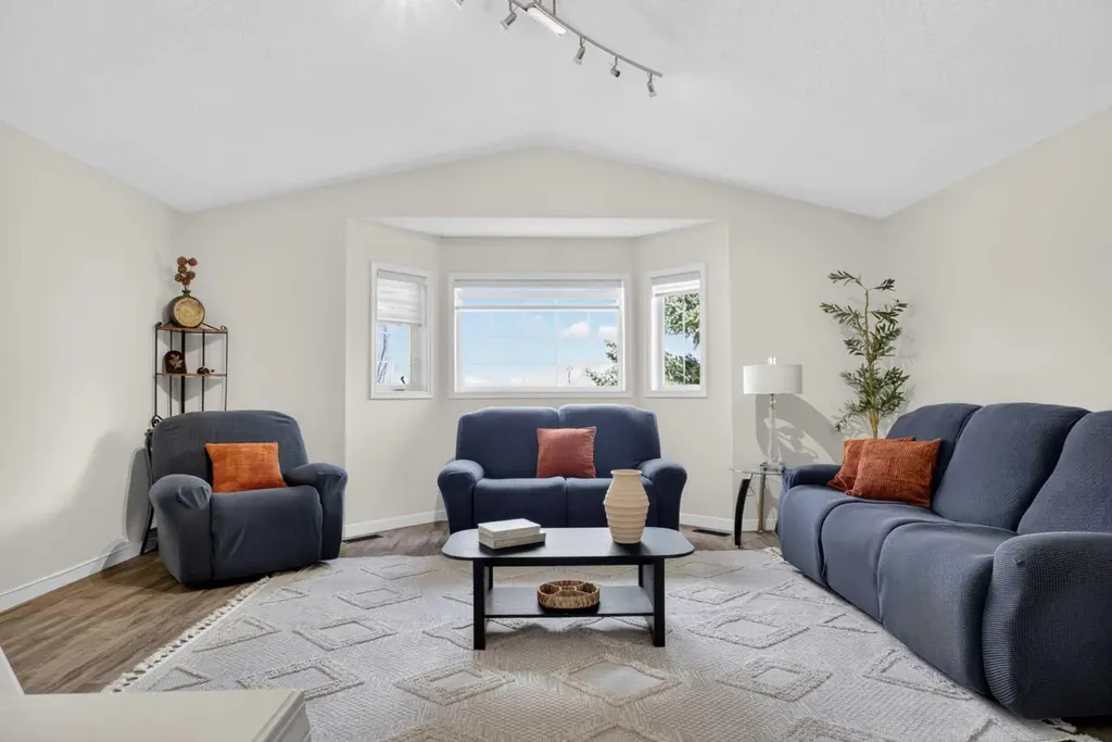 3271 Douglasdale Boulevard SE Calgary AB T2Z 3A8