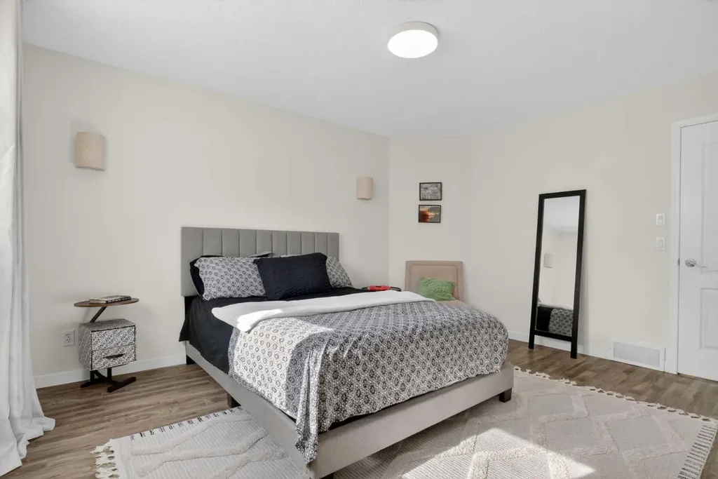 3271 Douglasdale Boulevard SE Calgary AB T2Z 3A8