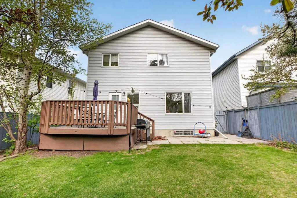 3271 Douglasdale Boulevard SE Calgary AB T2Z 3A8
