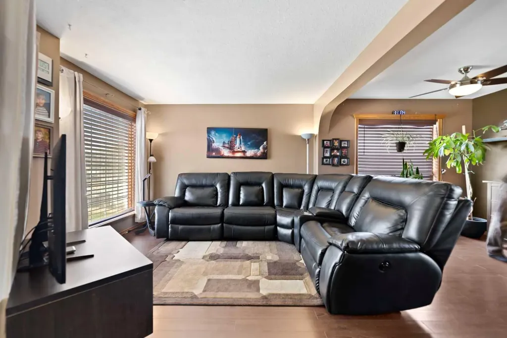 48 Sunridge Crescent NW Airdrie AB T4B 2G5