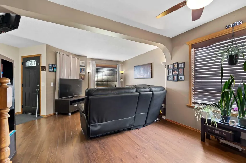 48 Sunridge Crescent NW Airdrie AB T4B 2G5
