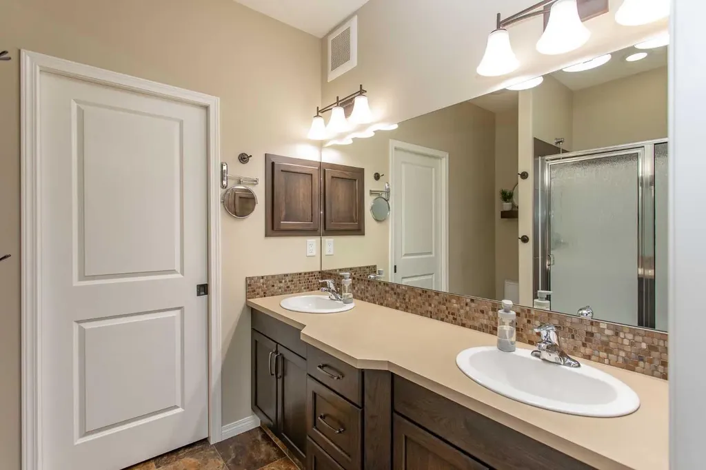 42 Vista Close Red Deer AB T4R 0N8
