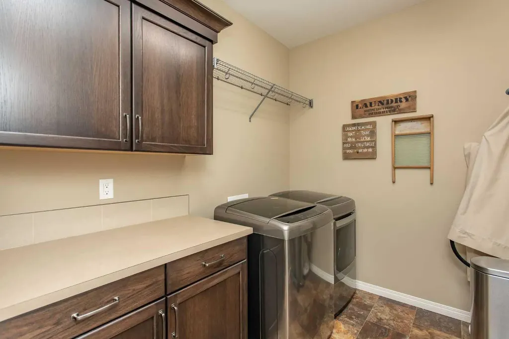 42 Vista Close Red Deer AB T4R 0N8