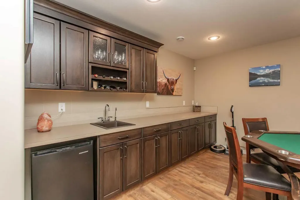 42 Vista Close Red Deer AB T4R 0N8
