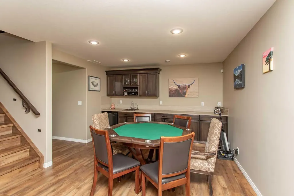 42 Vista Close Red Deer AB T4R 0N8
