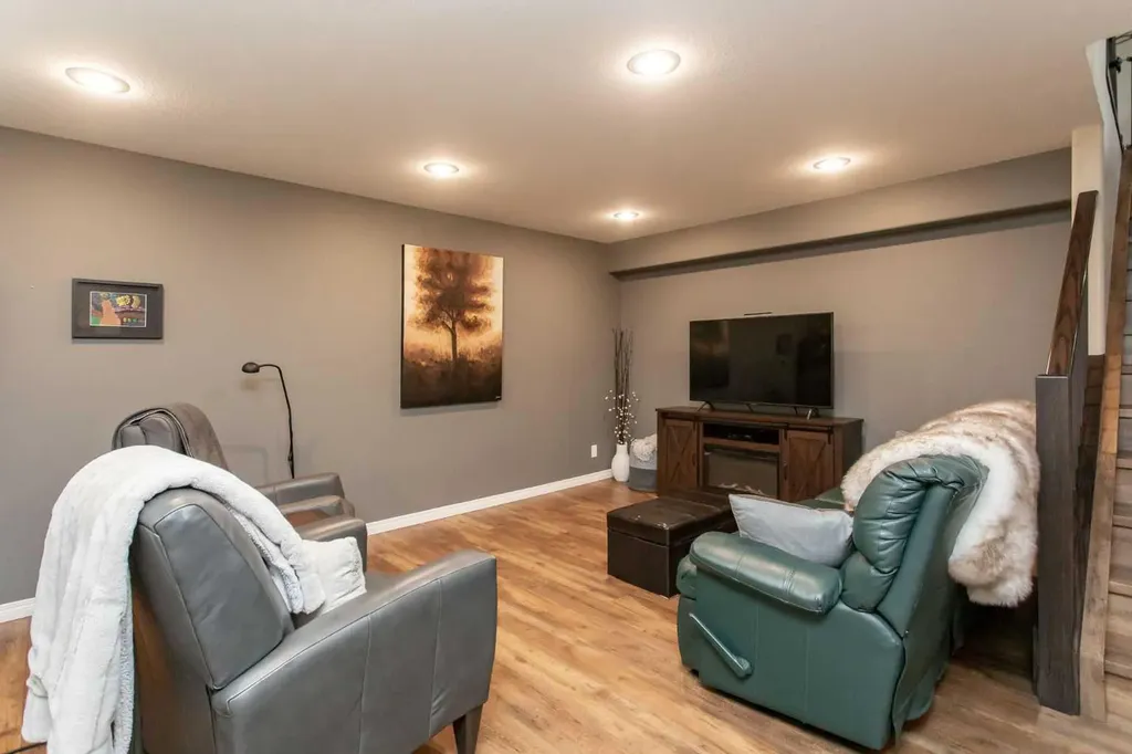 42 Vista Close Red Deer AB T4R 0N8