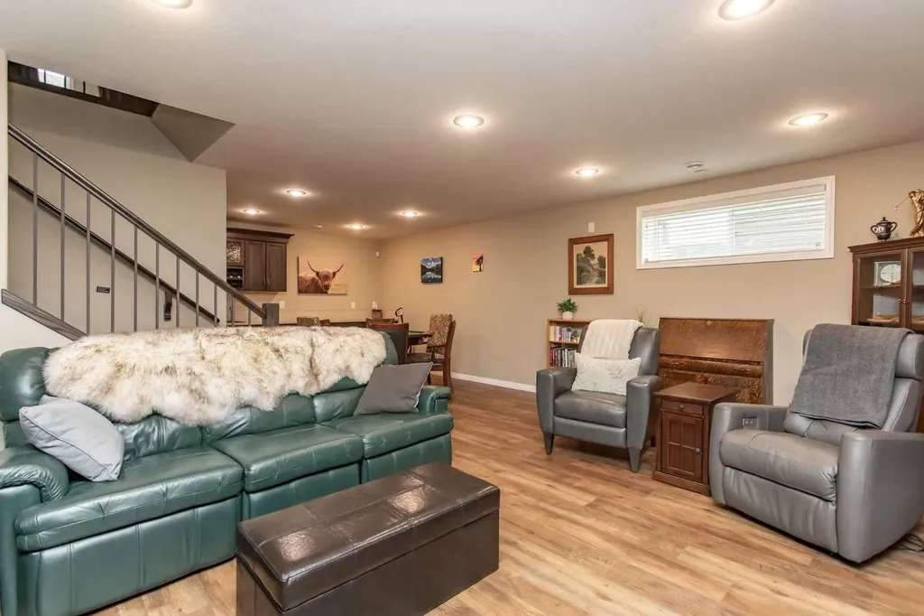 42 Vista Close Red Deer AB T4R 0N8