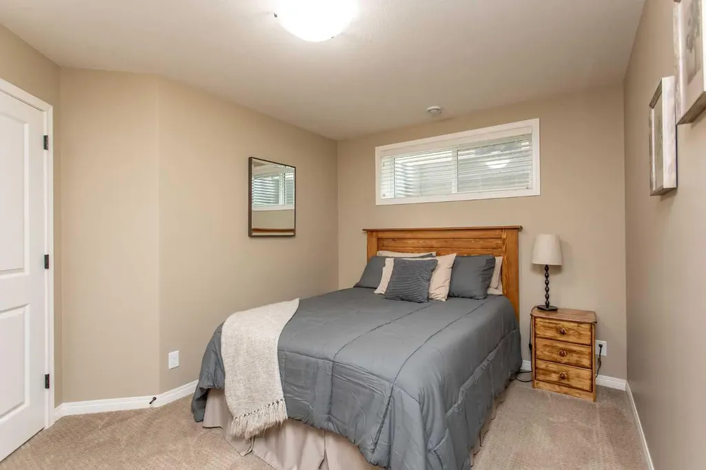 42 Vista Close Red Deer AB T4R 0N8