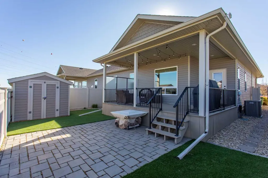 42 Vista Close Red Deer AB T4R 0N8