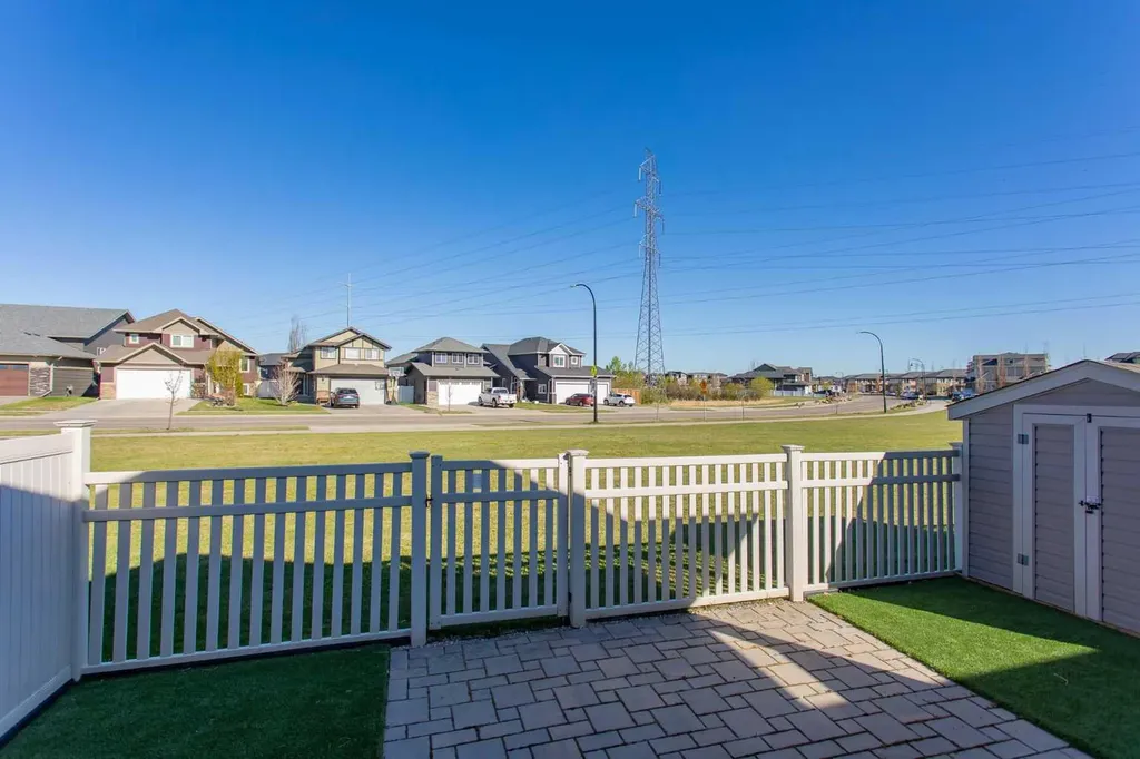 42 Vista Close Red Deer AB T4R 0N8