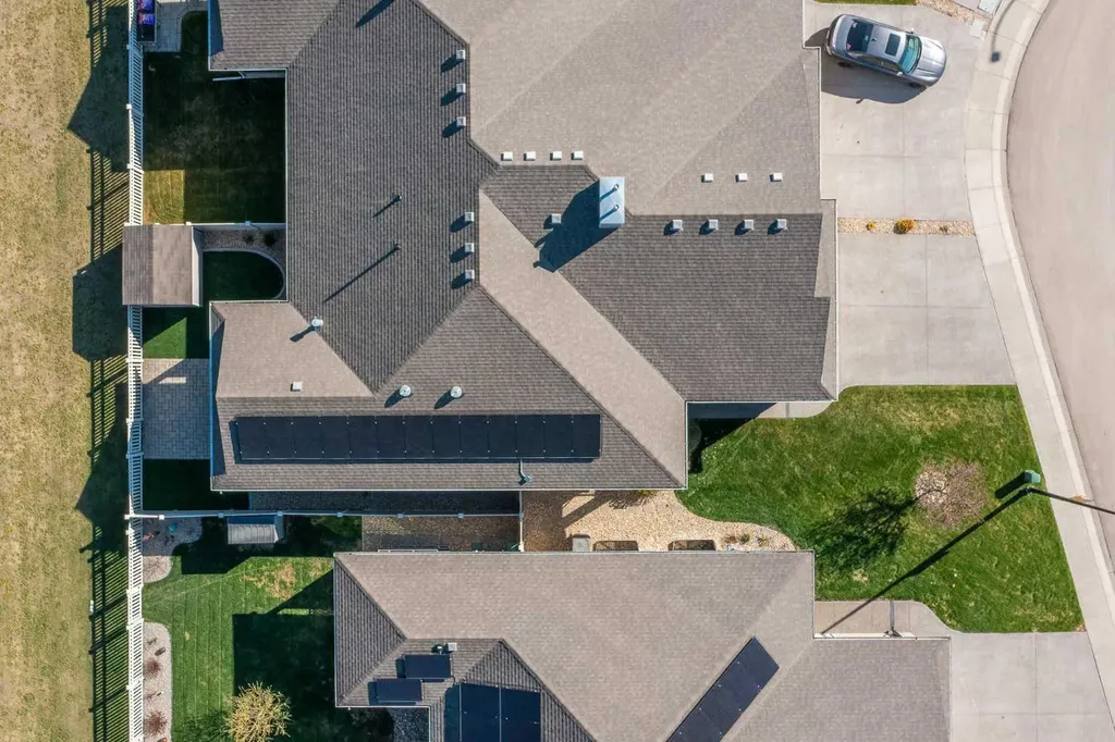 42 Vista Close Red Deer AB T4R 0N8