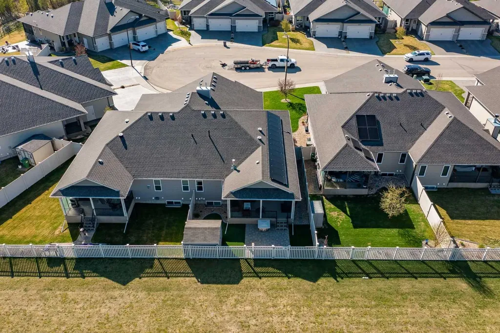 42 Vista Close Red Deer AB T4R 0N8