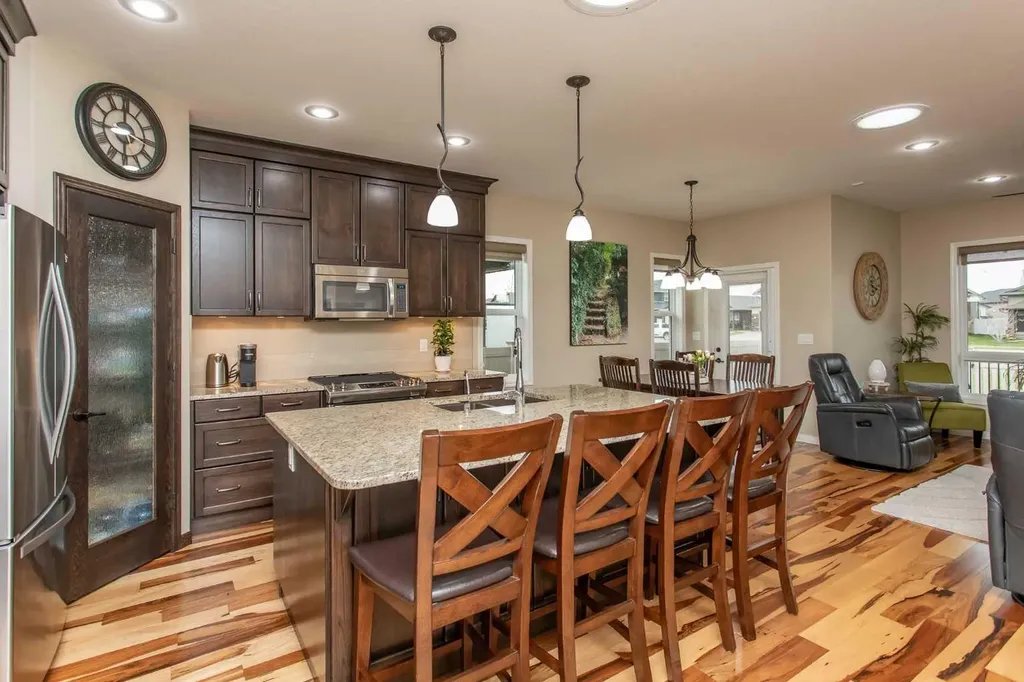 42 Vista Close Red Deer AB T4R 0N8