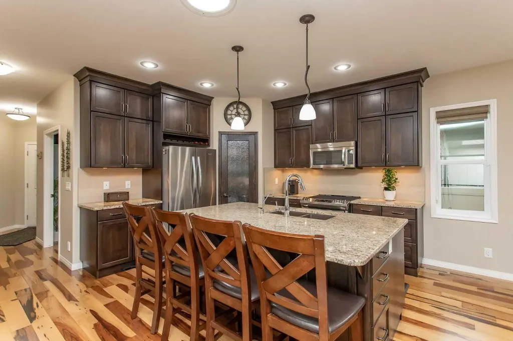 42 Vista Close Red Deer AB T4R 0N8